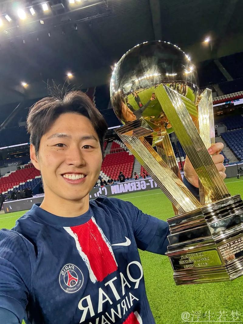 李刚仁:选择成就奋斗,亚洲第二人捧欧冠,加盟巴黎两年斩获七冠 李刚仁:选择成就奋斗,亚洲第二人捧欧冠,加盟巴黎两年斩获七冠