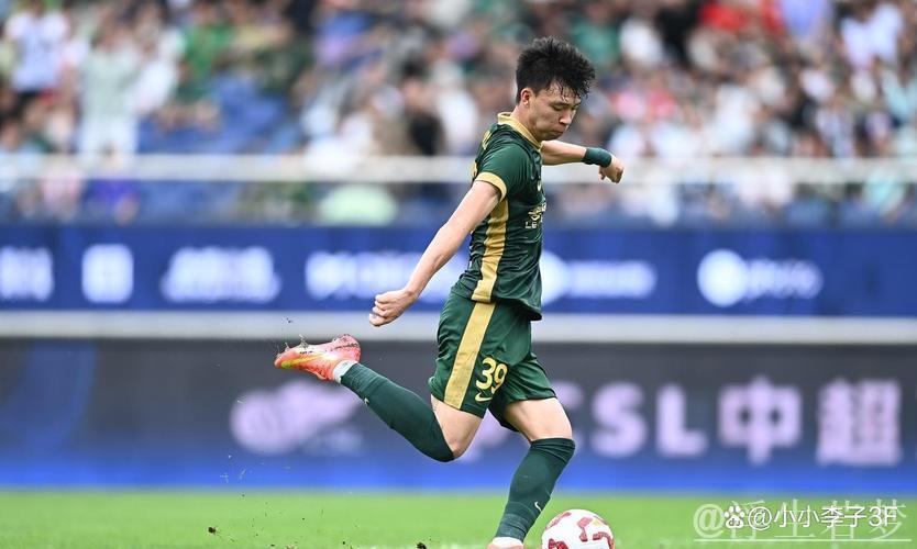 浙江队补时头球扳平，2-2逼平上海海港